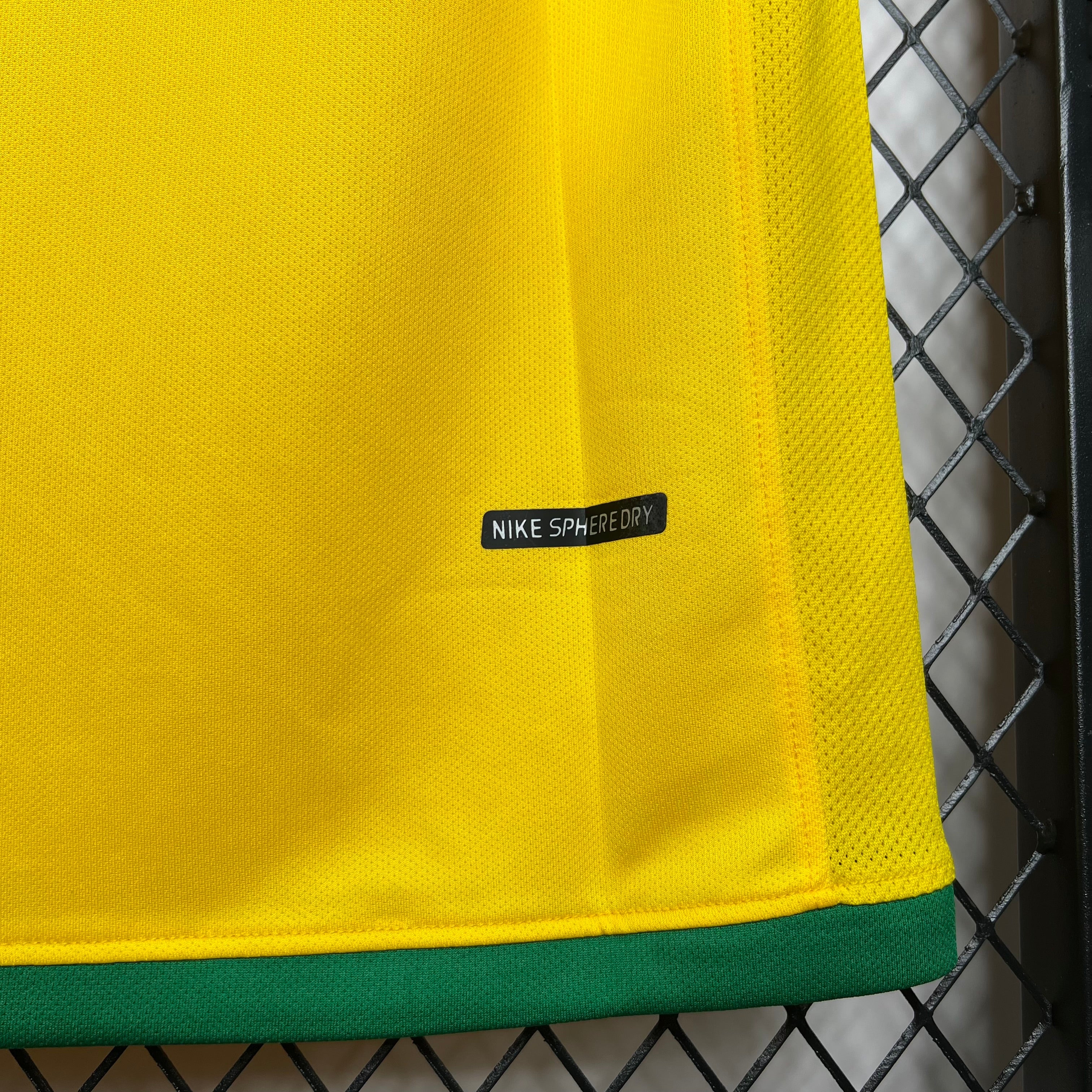 Brésil maillot foot rétro 2006