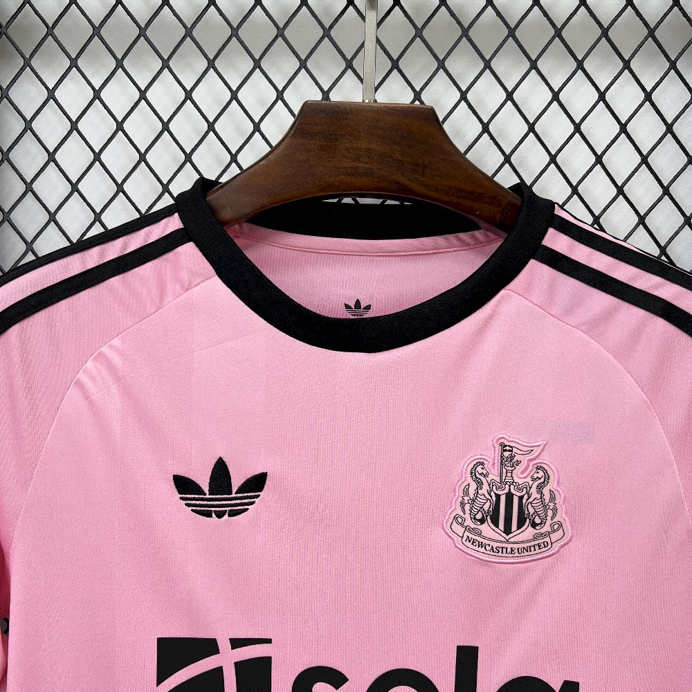 Newcastle maillot foot rose 2026 2027